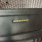 BURBERRY-0240 專櫃時尚新款原版牛皮壓花裝飾小號斜背包