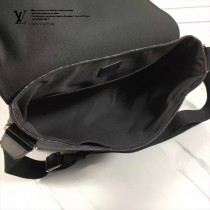 LV M44001 官網同步男士DISTRICT黑花原版皮中號單肩斜挎包