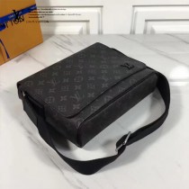 LV M44000 官網同步男士DISTRICT黑花原版皮小號單肩斜挎包