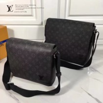 LV M44000 官網同步男士DISTRICT黑花原版皮小號單肩斜挎包