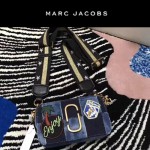 Marc Jacobs-010 春夏系列宋茜同款牛仔布拼接徽章單肩斜挎包相機包