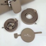 Delvaux-18-4 名媛必備brillant淺灰色原版粒面牛皮橫款大號手袋