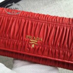 PRADA 1MH132-7 新款女士Gaufré紅色原版皺褶羊皮搭扣長款錢包