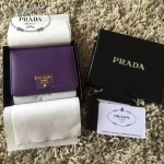 PRADA 1M0176-13 人氣經典款女士原單紫色十字紋短款三折錢包