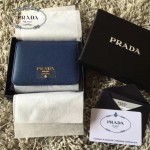 PRADA 1M0176-14 人氣經典款女士原單寶藍色十字紋短款三折錢包