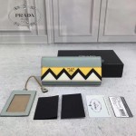 Prada-1MH132 皮革翻蓋彩色希臘波浪圖案鍍金金屬配件金屬字母按扣開合錢夾