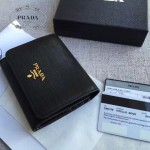 PRADA 1MH176 輕便實用女士黑色原版牙籤紋短款兩折錢包
