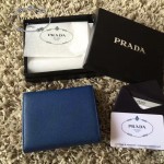 PRADA 1M0176-14 人氣經典款女士原單寶藍色十字紋短款三折錢包