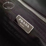 PRADA VA0769 時尚男士降落傘面料配原版牛皮單肩斜挎包