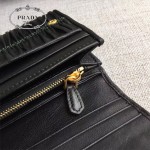 PRADA 1MH132-6 新款女士Gaufré黑色原版皺褶羊皮搭扣長款錢包