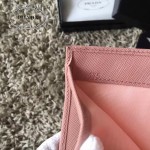 PRADA 1M0176-10 人氣經典款裸粉色原版十字紋短款三折錢包