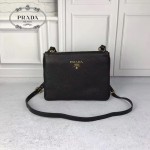 PRADA 1BH046 時尚新款女士黑色原版仿鹿皮單肩斜挎包