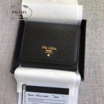 PRADA 1MH176 輕便實用女士黑色原版牙籤紋短款兩折錢包