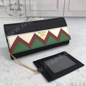 Prada-1MH132-3 皮革翻蓋彩色希臘波浪圖案鍍金金屬配件金屬字母按扣開合錢夾