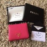 PRADA 1M0176-12 人氣經典款女士原單枚紅色十字紋短款三折錢包