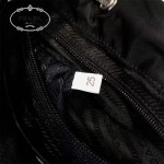 Prada-1BZ811 最新專櫃機器人黑色防水尼龍料銀色五金配件原裝十字紋配皮背包