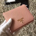 PRADA 1M0176-10 人氣經典款裸粉色原版十字紋短款三折錢包