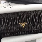 PRADA 1MH132-6 新款女士Gaufré黑色原版皺褶羊皮搭扣長款錢包