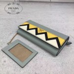 Prada-1MH132 皮革翻蓋彩色希臘波浪圖案鍍金金屬配件金屬字母按扣開合錢夾