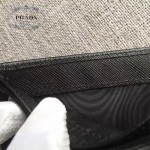 PRADA 2M0513-7 專櫃最新配色175鋼印原單十字紋兩折短款錢包