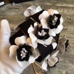 PRADA 1TY001-2 時尚魅力純手工製作原單白色花朵百搭包包肩帶