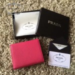 PRADA 1M0176-12 人氣經典款女士原單枚紅色十字紋短款三折錢包