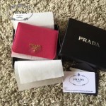 PRADA 1M0176-12 人氣經典款女士原單枚紅色十字紋短款三折錢包