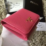 PRADA 1M0176-12 人氣經典款女士原單枚紅色十字紋短款三折錢包