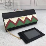 Prada-1MH132-3 皮革翻蓋彩色希臘波浪圖案鍍金金屬配件金屬字母按扣開合錢夾