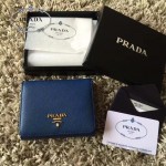 PRADA 1M0176-14 人氣經典款女士原單寶藍色十字紋短款三折錢包