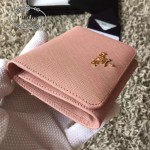 PRADA 1M0176-10 人氣經典款裸粉色原版十字紋短款三折錢包