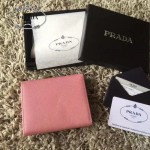PRADA 1M0176-11 人氣經典款女士原單粉色十字紋短款三折錢包