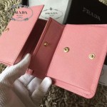 PRADA 1M0176-11 人氣經典款女士原單粉色十字紋短款三折錢包