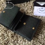 PRADA 1M0176-15 人氣經典款女士原單黑色十字紋短款三折錢包
