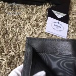PRADA 1M0176-15 人氣經典款女士原單黑色十字紋短款三折錢包