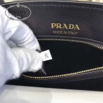 PRADA 1BA049B-3 專櫃新款原單黑拼白十字紋手提單肩包風琴包