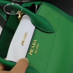 PRADA 1BA071-3 甜美淑女風綠色拼白原版十字紋迷你風琴包