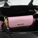 PRADA 1BA071-2 甜美淑女風黑色拼粉原版十字紋迷你風琴包