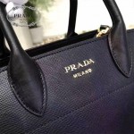 PRADA 1BA050B-2 專櫃最新設計黑配白原版十字紋小號風琴包
