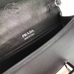 PRADA 1BD067-2 楊冪同款黑色原版牛皮配樹脂扣單肩斜挎包