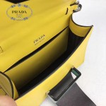 PRADA 1BD067-3 楊冪同款黃色原版牛皮配樹脂扣單肩斜挎包