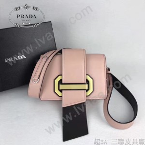 PRADA 1BD067-4 楊冪同款粉色原版牛皮配樹脂扣單肩斜挎包