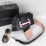 PRADA 1BD067-2 楊冪同款黑色原版牛皮配樹脂扣單肩斜挎包