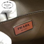 prada-1BG032-2 新款意大利進口小牛皮條紋拼色雙皮革手柄購物包