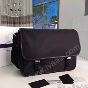 prada-VA0793 黑色有字帥氣男士原版防水降落傘布配十字紋牛皮大號斜跨郵差包