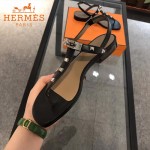 HERMES鞋子-003-6 專屬配長裙款專櫃鉚釘設計飾釦平底夾趾涼鞋