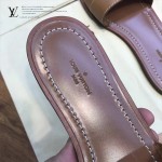 LV鞋子-001 路易威登春夏新款經典款鎖頭裝飾平底拖鞋一字拖
