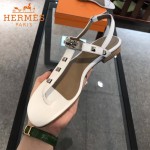 HERMES鞋子-003-5 專屬配長裙款鉚釘設計專櫃飾釦平底夾趾涼鞋