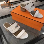 HERMES鞋子-002-3 專櫃新品進口牛皮搭配專櫃飾釦坡跟拖鞋