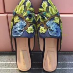 Alberta Ferretti-001-3 春夏秀場系列3D手工刺繡配牛仔布穆勒鞋拖鞋